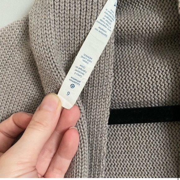 Lululemon Wrap it Up sweater- 100% merino wool - Picture 10 of 10